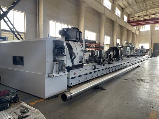 Máquina hidráulica de deslizamiento y rotación de rodillos 5000 mm/min Velocidad de alimentación de corte por husillo