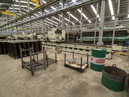 Pieza de trabajo / herramienta Rotación Máquina de quemado de rodillos de esquí de 150 mm Ancho del carril de guía