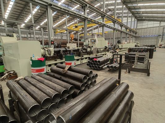 0.8 mm/r Ra 0.037 Máquina de quemado de rodillos de skiving con diseño de rieles de guía ultra anchos
